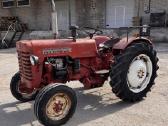 Traktoriukas Farmall D324