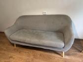 Pilka dvivietė sofa - nuotraukos Nr. 2
