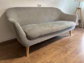 Pilka dvivietė sofa - nuotraukos Nr. 3