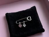 Pandora Pin Brooch Sagė