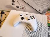 Xbox one S 1tb 2 pulteliai ir 8 zaidimai - nuotraukos Nr. 2