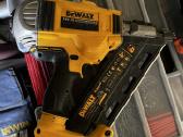 Dewalt akumuliatorine viniakale