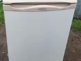 Hotpoint mini šaldytuvas su šaldymo kamera