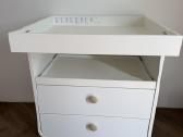 Ikea vystymo stalas su stalčiais ir lovytė