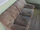 Dovanojo kampa ir sofa