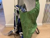 Osprey Poco nešioklė-kuprinė + apsauga nuo lietaus