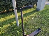 Paspirtukas pastatytas iš skirtingu dalių