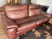 Naudota odinė sofa su pufu