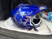 Vaikiškas motociklo šalmas, akiniai, apsaugos