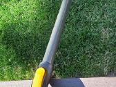 Žolės grandiklis tarp trinkelių Fiskars su kotu - nuotraukos Nr. 5