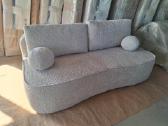 Nenaudota moderni Sofa su miegama dalimi.