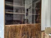 Atiduodame vintažinę midcentury lentyną-vitriną