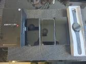 3 telefonai ir laikrodis