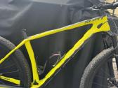 Scott Scale RC remas amortizatoriumi ir ratais