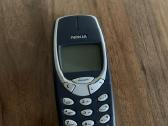 Nokia 3310 Senojo modelio veikiantis be baterijos