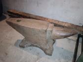 Puikios darbinės būklės 96 kg. priekalas