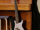 Mažai naudota bosinė gitara