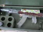 Butelis-automatas „Red Army Kalashnikov“ su medine
