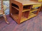 Vintažiniai mid century tikmedžio staliukai