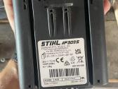 Akumuliatorius Stihl Ap300s domina keitimas i Ak - nuotraukos Nr. 3