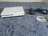 Xbox One S + visi laidai + žaidimas (be pultelio)