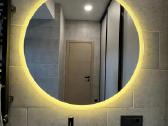 Apvalus veidrodis su LED
