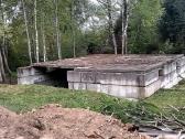 Sklypas Grikieniuose su pamatais ir rūsiu