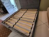 Pilka veliūro lova su deze ir lonas ciuziniu - nuotraukos Nr. 6