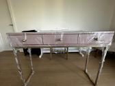 Išskirtinis kosmetinis staliukas 150 Eur