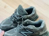 „New Balance 9060“ alyvuogių žalios spalvos
