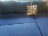 Skubiai parduodama išrinkta mėlyna Ikea sofa-lova