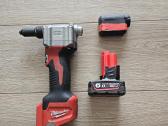 Milwaukee M12 Bprt Kniediklis su 6ah baterija