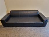 Sofa juoda dirbtinės odos