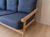 Sofa ąžuoliniu rėmu