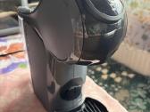 Dolce Gusto kapsulinis kavos aparatas.