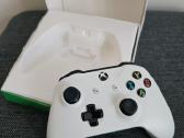 Xbox One belaidis pultelis, baltas