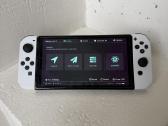Puikaus stovio atrištas Nintendo Switch Oled 256gb