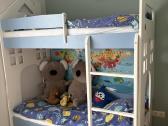 Parduodama vaikiška dviaukštė lova-namelis 160x80