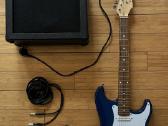Vision Stratocaster gitara su stiprintuvu