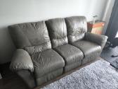Odinė 3-vietė sofa ir fotelis su redlaineriais
