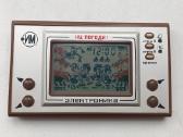 Retro zaidimas elektronika Nu palauk / Nu pogodi.