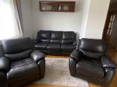 Odinė miegama sofa ir 2 reklaineriai foteliai