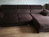 Rudos spalvos kampinė sofa