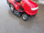 Parduodu žoliapjovę-traktor Jonsered su krepšiu