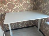 Mechaninis pakeliamas rašomasis Ikea stalas