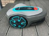 Gardena vejos robotas su krovimo stotele ir garažu