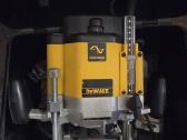 Dw625e Dewalt kintamo greičio freza 2000w