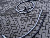 Domoletti pakabinamo krėslo stovas