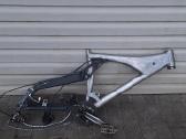 Pardudamas Yeti Dh9 rėmas.