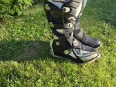 Striukė Enduro, krosiniai batai